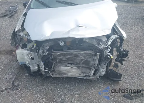 2010 Toyota Prius z USA, uszkodzony, nr VIN JTDKN3DU2A0221688